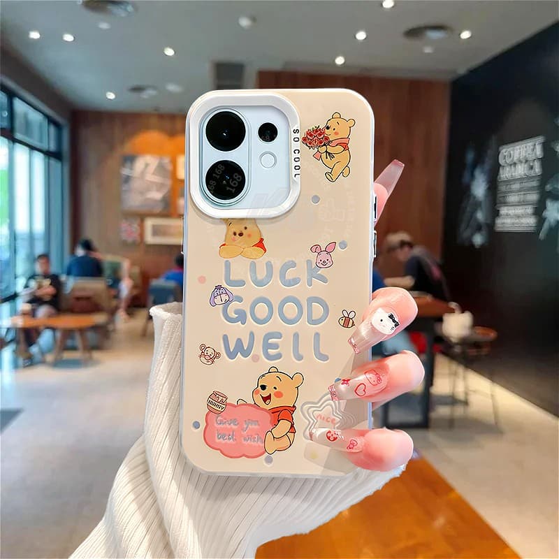 เคส Vivo V60 V70 FE V50 V40 V50 Lite V30 Y200 V29 5G เคส Vivo V40 V30 Pro Case เคสกันกระแทก Winnie the Pooh และ Lotso Bear เคสหรูหรา ชุบปุ่มแข็ง เคลือบด้าน เคสสําหรับผู้หญิงและผู้ชาย รูปที่ 1