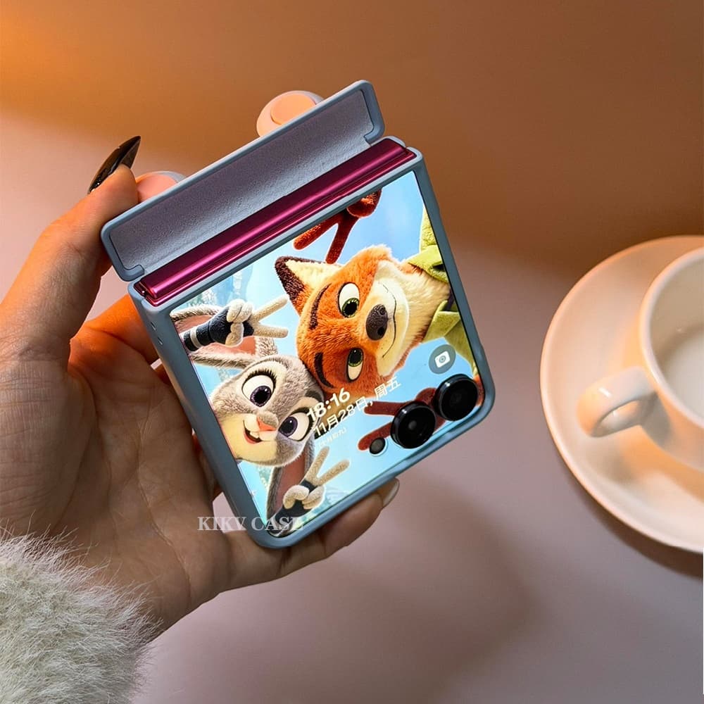 เคสโทรศัพท์สุดน่ารักสำหรับ Samsung Z Flip 5, Z Flip 6, Z Flip 7, Z Flip 7 FE พร้อมสายคล้อง, แม่เหล็กตรงกลาง และหูกระต่ายและจิ้งจอกสุดน่ารัก รูปที่ 3