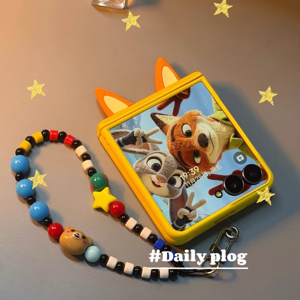 เคสโทรศัพท์สุดน่ารักสำหรับ Samsung Z Flip 5, Z Flip 6, Z Flip 7, Z Flip 7 FE พร้อมสายคล้อง, แม่เหล็กตรงกลาง และหูกระต่ายและจิ้งจอกสุดน่ารัก รูปที่ 5