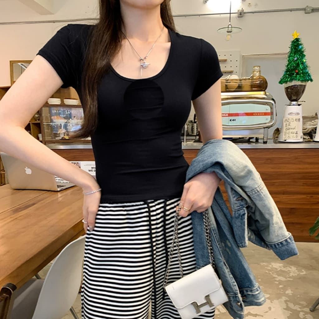 ReinaQueen เสื้อยูนีคอทีเชิ้ตเข้ารูป ผ้าไมโครไฟเบอร์USA นุ่มละมุน สไตล์หวานใสเซ็กซี่ เข้ารูปโชว์หุ่น สาวตัวเล็กดูสูง ฮิตติดเทรนด์ รูปที่ 5
