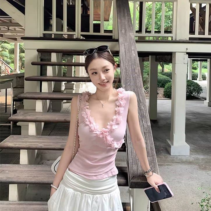 เสื้อสายเดี่ยวผู้หญิง V-Neck ดอกไม้ สีชมพู, เสื้อครอปท็อป สไตล์เกาหลี ฤดูร้อน 2026 รูปที่ 1