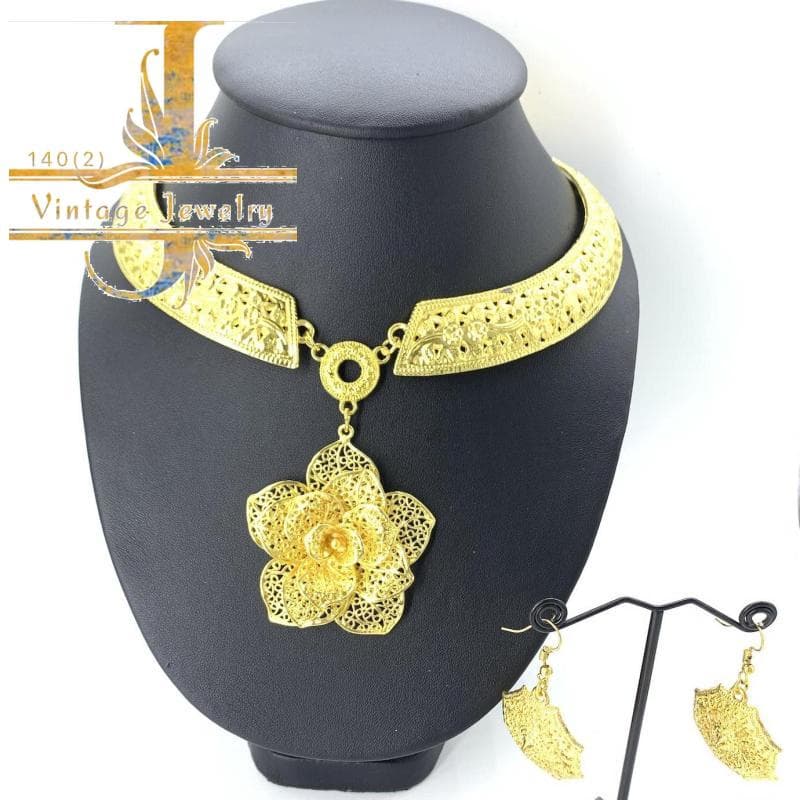Vintage jewelry สร้อยอีสานชุดล้านนาไทสร้อยเงินต่างหูสีทอง Isaan set Lanna Thai silver gold necklace and earring รูปที่ 4