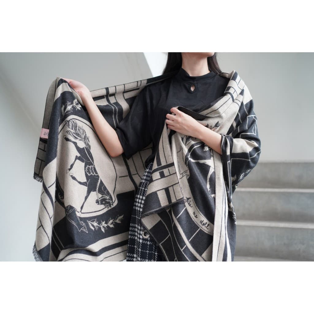 Kiss Me Doll ผ้าพันคอ/ผ้าคลุมใหล่ - คอลเลคชั่น Fleece ลาย Filly ขนาด 180 x 70 cm. รูปที่ 1