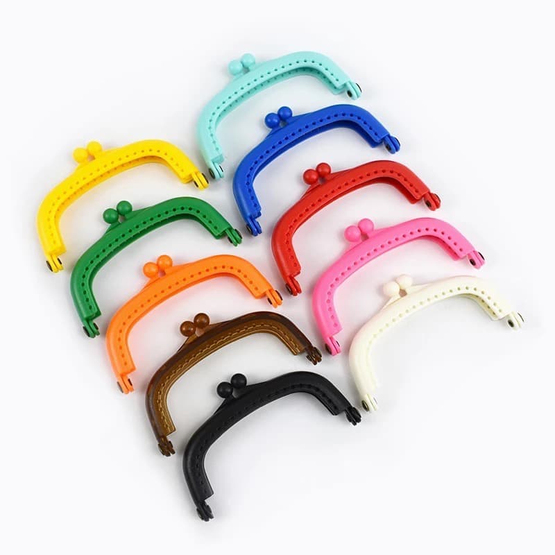 เดือนหน้าขึ้นราคา!! ปากกระเป๋าปิ๊กแป๊กพลาสติก ปิ๊กแป๊ก สีสดใส ครบทุกสี 8.5ซม. เนื้อพลาสติกอย่างดี ไม่บาง รูปที่ 3