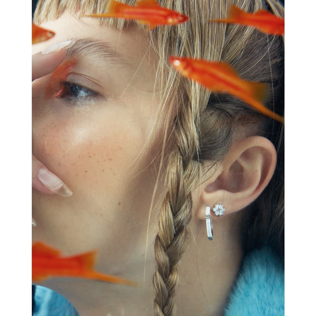Julys - acrylic daisy stud earrings รูปที่ 6