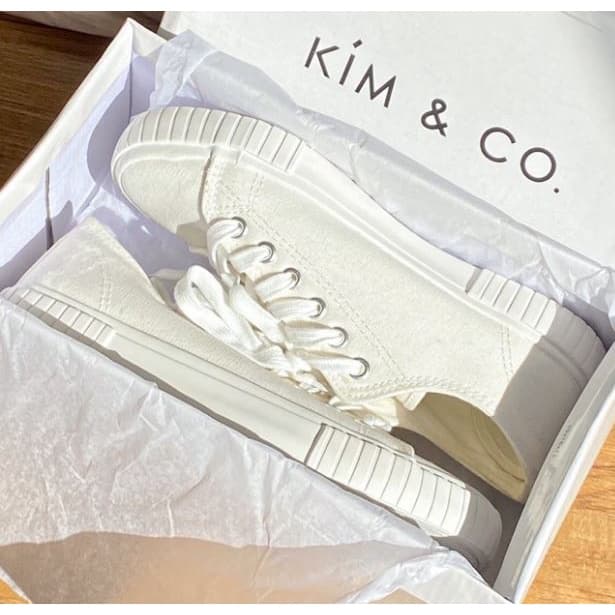 KIM&CO. Toffee รองเท้าผ้าใบกันน้ำ แฟชั่นผู้หญิง มินิมอล ใส่สบายไปได้ทุกที่ ไม่เมื่อยเท้า รูปที่ 3