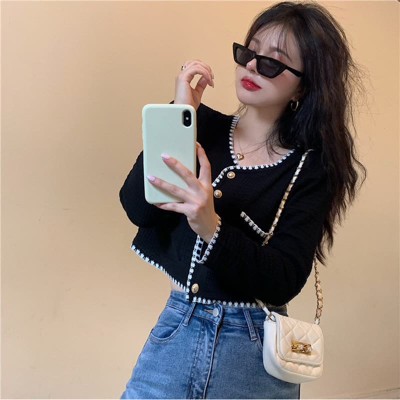 Cicishop" "เสื้อถักแขนยาว กระดุมทอง ใส่แล้วดูแพง สวยหรู รูปที่ 3