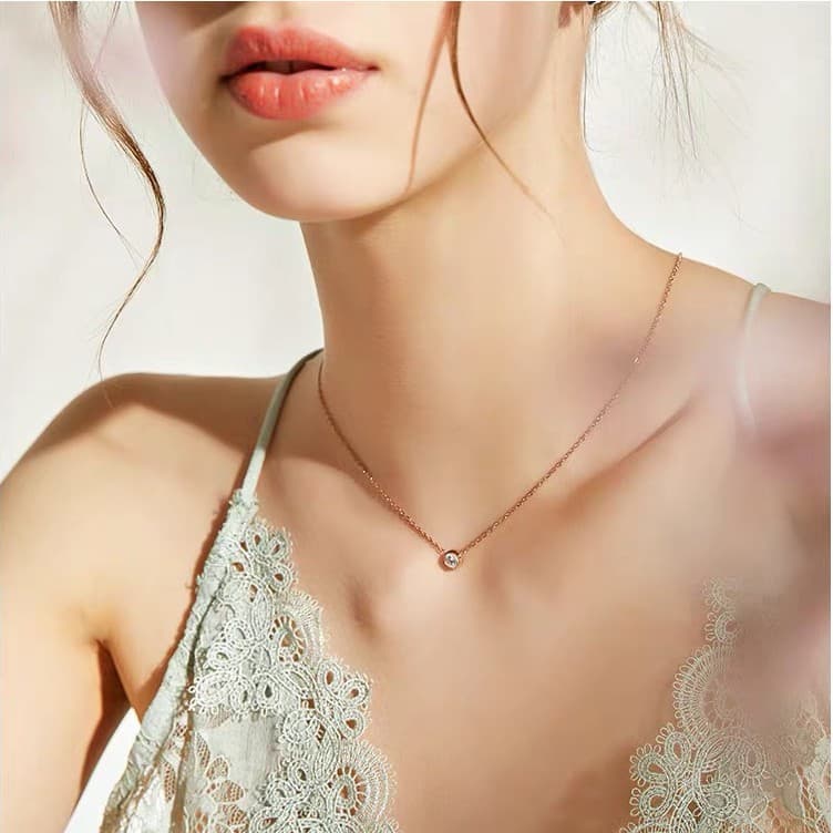 สร้อยคอโชคเกอร์ เหล็กไทเทเนียม ทองคําขาว 18K จี้เพทาย เพชรกลม ขนาดเล็ก กันน้ํา ไม่จางหาย เครื่องประดับ ของขวัญ สไตล์เกาหลี ญี่ปุ่น รูปที่ 2