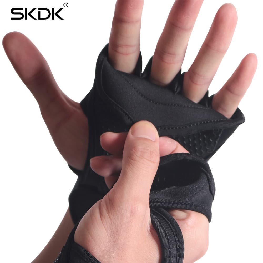 ทักแชทลด15%! ถุงมือฟิตเนส SKDK เซฟข้อมือ ถุงมือออกกำลังกาย ถุงมือยกน้ำหนัก หนังกลับ ช่วยรัดข้อมือ รูปที่ 3