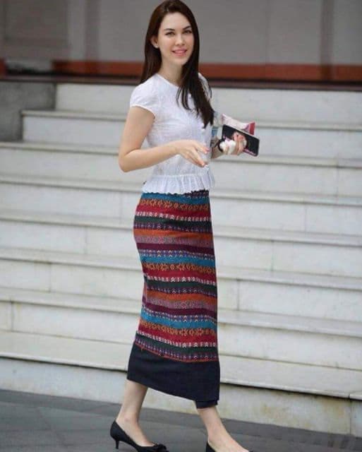เสื้อลูกไม้รุ่นภีรนีย์ เสื้อลูกไม้สีขาว รูปที่ 2