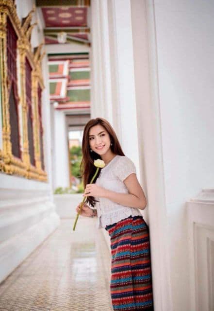 เสื้อลูกไม้รุ่นภีรนีย์ เสื้อลูกไม้สีขาว รูปที่ 4