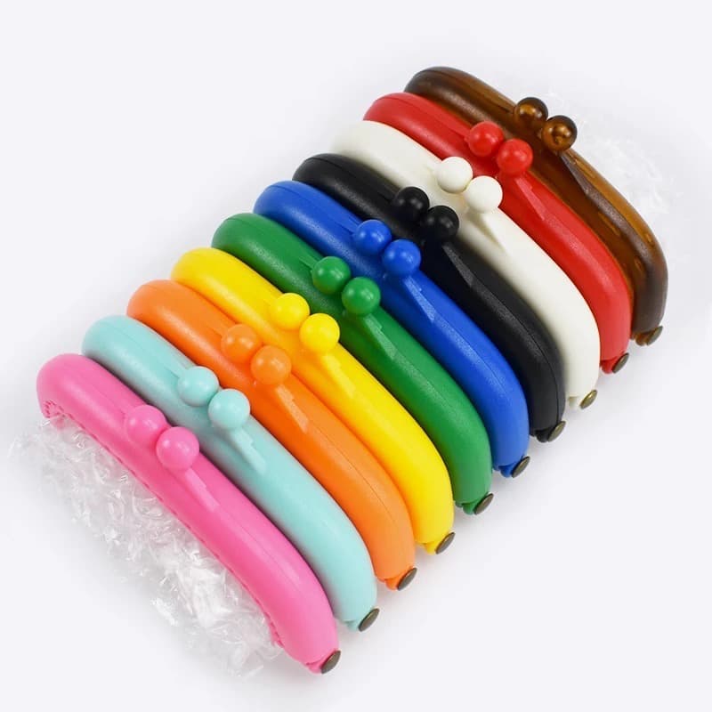 เดือนหน้าขึ้นราคา!! ปากกระเป๋าปิ๊กแป๊กพลาสติก ปิ๊กแป๊ก สีสดใส ครบทุกสี 8.5ซม. เนื้อพลาสติกอย่างดี ไม่บาง รูปที่ 2