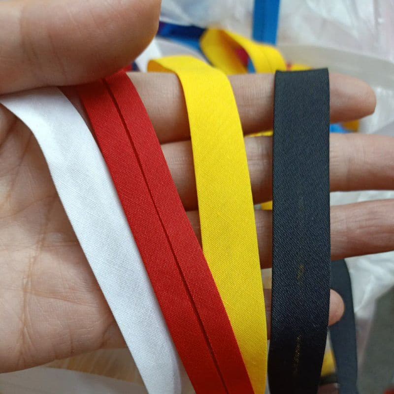ผ้ากุ๊นเนื้อคอตตอนขนาด 1/2นิ้ว=1.5cm ขายเป็นม้วน เนื้อเนียนละเอียดใช้งานง่ายสีไม่ตก รูปที่ 5