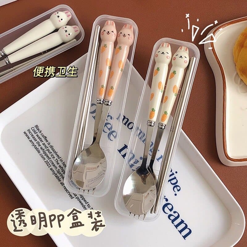 New ช้อนส้อม เช็ท 2 ชิ้น/3 ชิ้น ลายน้องกระต่ายน่ารักๆ ลายการ์ตูน แครอท สินค้า รูปที่ 1