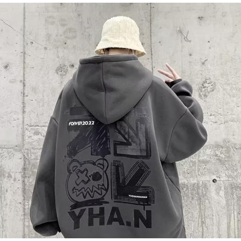 เสื้อแจ็กเก็ตกันหนาว แขนยาว มีฮู้ด ผ้าฝ้าย ผ้ากํามะหยี่ แบบสวมหัว พิมพ์ลายการ์ตูนกราฟฟิติ ตัวอักษร แฟชั่นคู่รัก สําหรับผู้ชาย และผู้หญิง รูปที่ 4