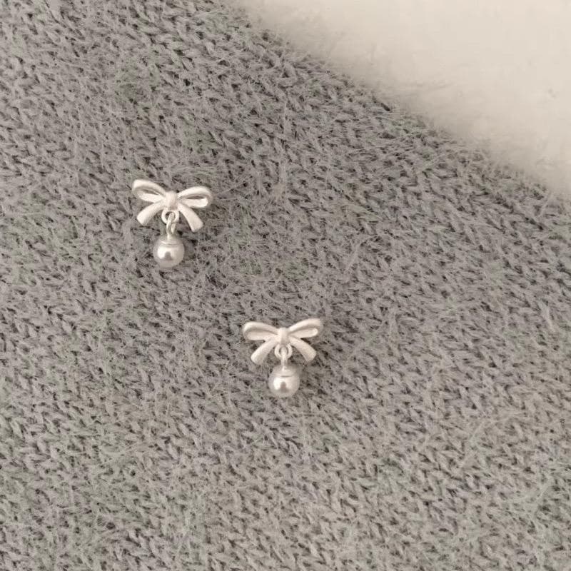 Jinjoo ต่างหูโบว์ รุ่น Dainty Bow Pearls ดีไซน์น่ารักสดใส ลุคคุณหนู รหัส A45 รูปที่ 2