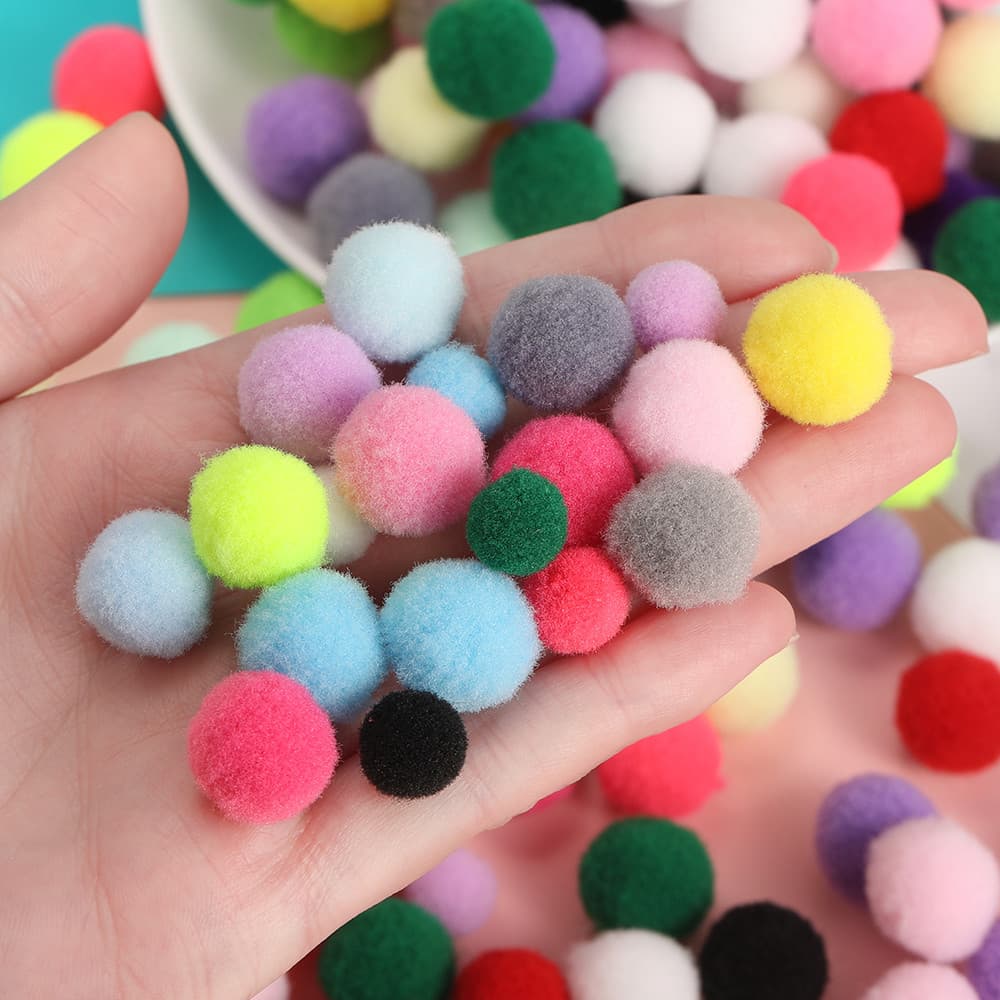 10 มม. 15 มม. 50 ชิ้น / แพ็ค Fluffy Soft Pompoms Bal สําหรับตกแต่งบ้าน งานแต่งงาน งานฝีมือ DIY รูปที่ 5