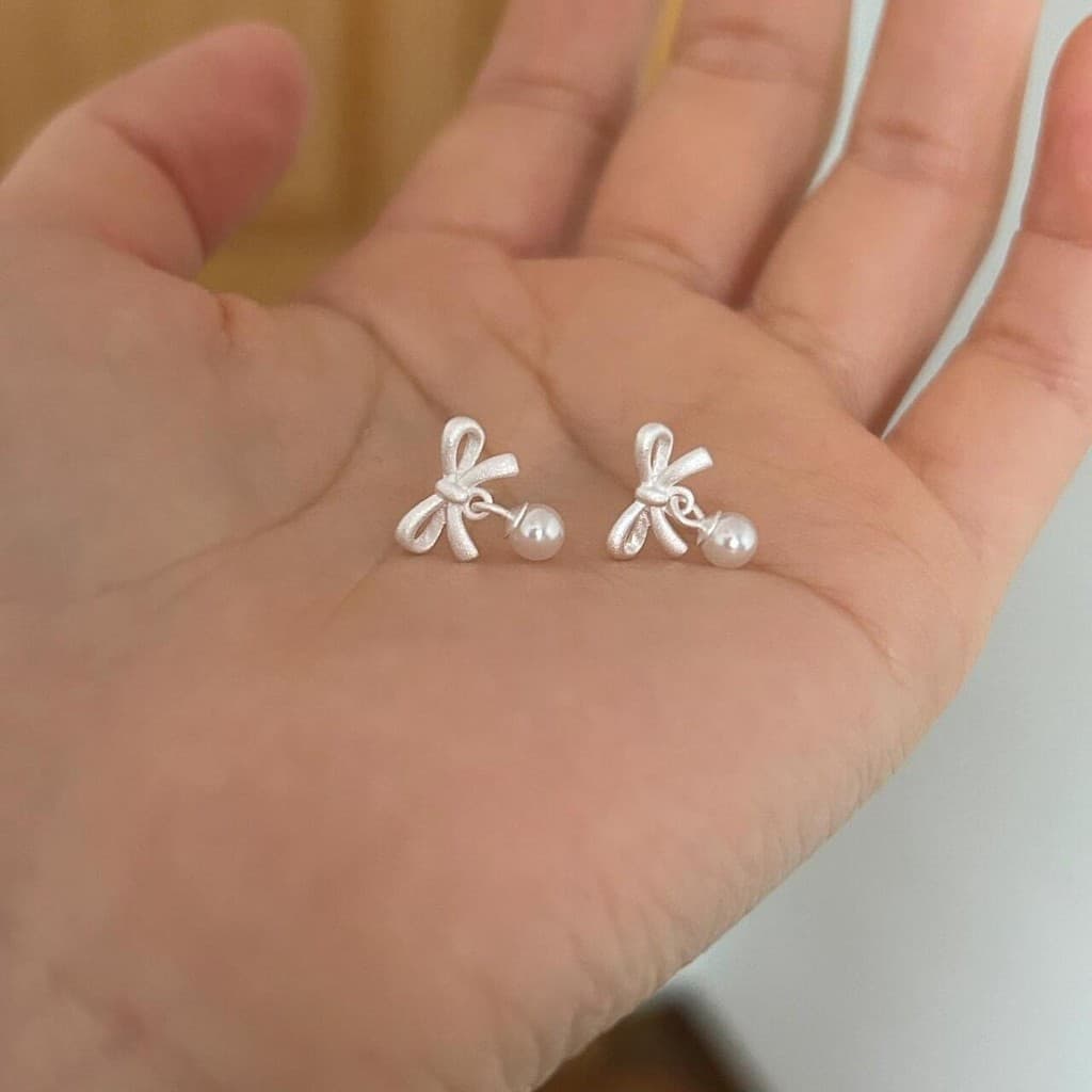 Jinjoo ต่างหูโบว์ รุ่น Dainty Bow Pearls ดีไซน์น่ารักสดใส ลุคคุณหนู รหัส A45 รูปที่ 6