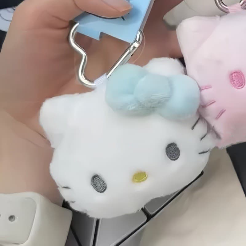 ตุ๊กตาน่ารักการ์ตูน kt Cat กระเป๋านักเรียนจี้หวาน อุปกรณ์เสริมพวงกุญแจ รูปที่ 6