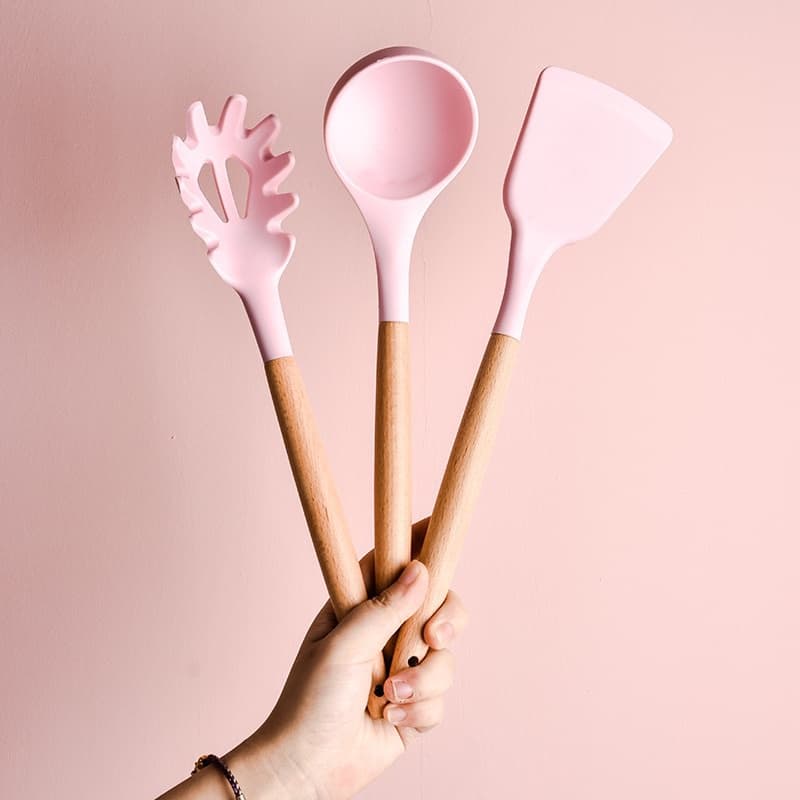 ชุดครื่องครัวซิลิโคน ทนความร้อน ตะหลิวด้านไม้ Kitchen set ทัพพี กระบวย ที่คีบอาหาร รูปที่ 4