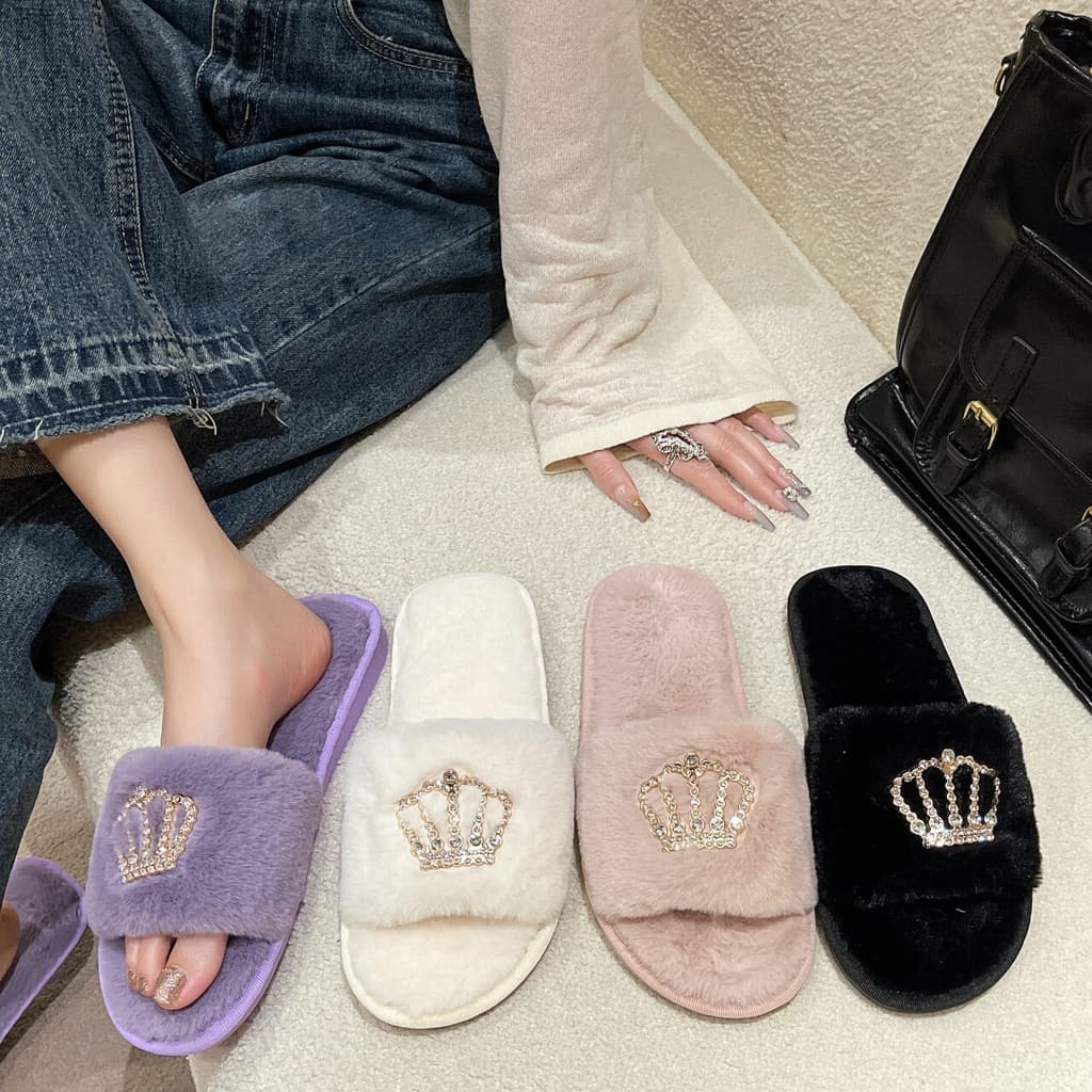สินค้าใหม่ รองเท้าแตะผ้าขน รองเท้าแตะใส่ในบ้าน ขนนุ่มนิ่มใส่สบาย แต่งมงกุฎเพชร รูปที่ 1