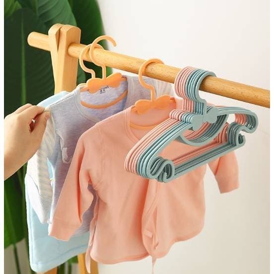 พร้อมจัดส่งไม้แขวนเสื้อเด็กรูปโบว์ ไม้แขวนเสื้อเด็ก สีพาสเทลน่ารัก เป็นพลาสติกอย่างดี ไม้แขวนเสื้อ 10 อัน รูปที่ 5