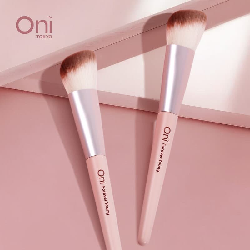 Oni Angled Contour Brush #Sakura Pink แปรงคอนทัวร์หัวตัดโอนิ สีชมพูซากุระ ขนนุ่มแน่นพิเศษ. รูปที่ 2
