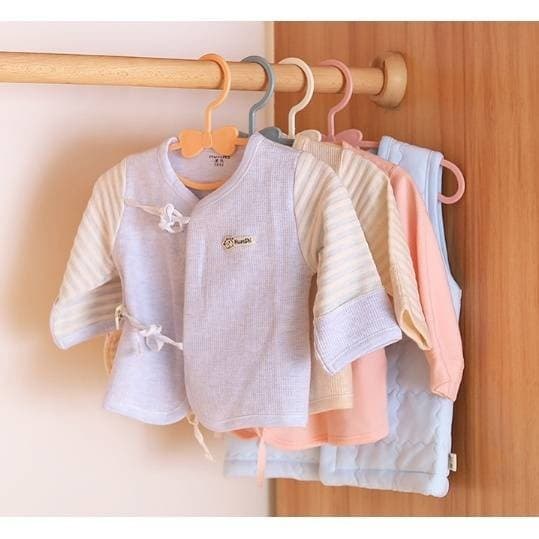 พร้อมจัดส่งไม้แขวนเสื้อเด็กรูปโบว์ ไม้แขวนเสื้อเด็ก สีพาสเทลน่ารัก เป็นพลาสติกอย่างดี ไม้แขวนเสื้อ 10 อัน รูปที่ 8
