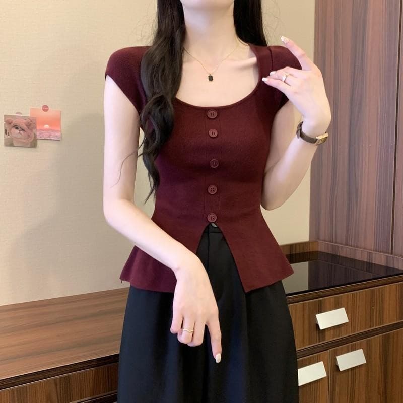 Dahong เสื้อยืดแขนสั้นสเวตเตอร์ถักผู้หญิง แต่งกระดุม สีพื้นยืดตามตัว ใส่ง่าย ฟรีไซส์ D415 รูปที่ 9