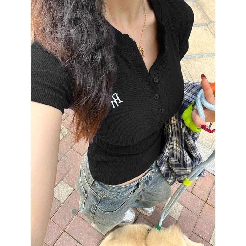 BIMI เสื้อยืดผู้หญิงสีน้ำเงินกรมท่า คอวี ทรงกระชับ ประดับปุ่ม สไตล์วินเทจแบบเกาหลี สำหรับใส่สบายในโอกาสพักผ่อน รูปที่ 5