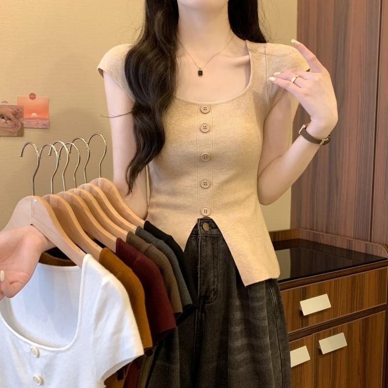 Dahong เสื้อยืดแขนสั้นสเวตเตอร์ถักผู้หญิง แต่งกระดุม สีพื้นยืดตามตัว ใส่ง่าย ฟรีไซส์ D415 รูปที่ 5