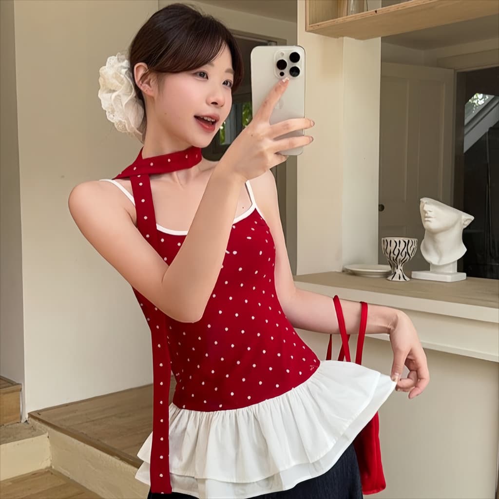 Fariyคลังสินค้าพร้อม2025 เสื้อผ้าผู้หญิงเกาหลีฤดูร้อน เสื้อกั๊กแขนกุดลูกไม้ลายจุดสีแดงน่ารักพร้อมกระโปรงระบายริบบิ้น รูปที่ 2