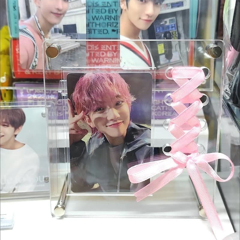 กรอบรูปอะคริลิค Kpop Photocard Stand Idol CD กรอบรูปการ์ด Protector กรอบจอแสดงผลเดสก์ท็อปตกแต่ง รูปที่ 7