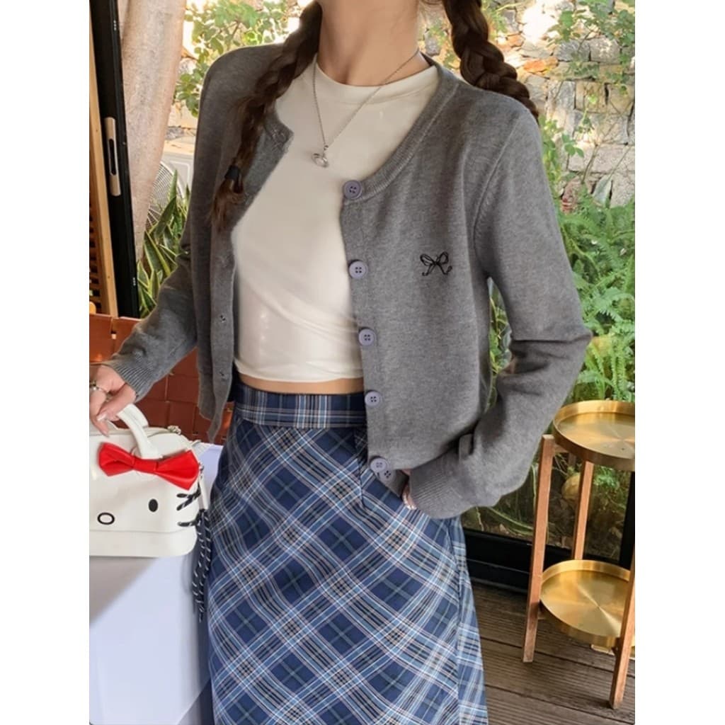 Elves พร้อมเสื้อคาดิแกรนไหมพรม แขนยาว คอกลมเกาหลีมาก ปักฌบว์ที่หน้าอก สวมใส่สบาย"Z-YX12" รูปที่ 3