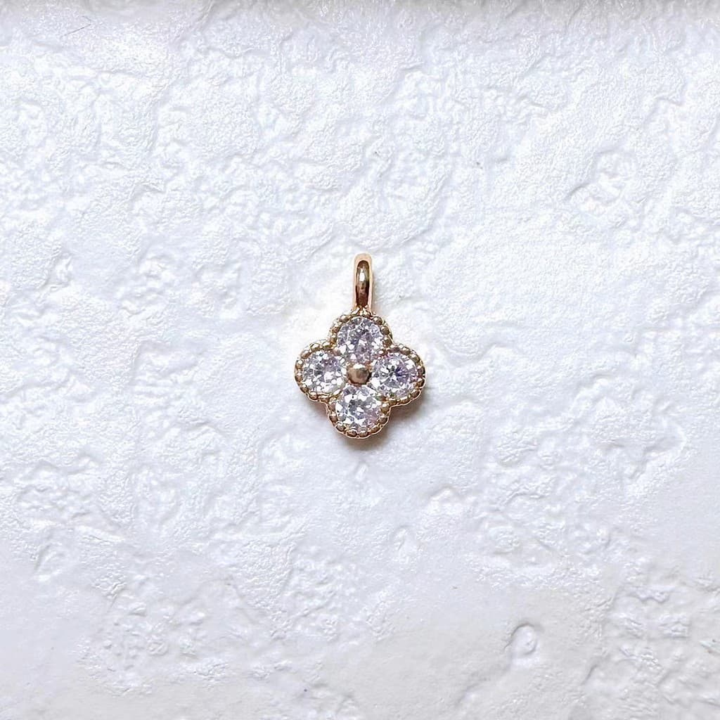 สีสูงระบุทองแดงชุบ 14K Gold Micro-Inlaid Zircon Four-Leaf Clover จี้ต่างหูสร้อยคอวัสดุทําด้วยมือขายส่ง A รูปที่ 3