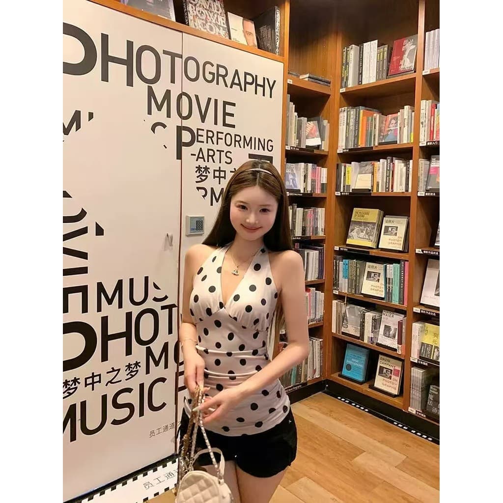Fariyคลังสินค้าพร้อม เสื้อกั๊กคอวีพิมพ์ลายจุดสีชมพูสไตล์สาวไฮสตรีทจากกรุงเทพฯ สำหรับผู้หญิง ทรงเข้ารูป เข้ารูป รูปที่ 4