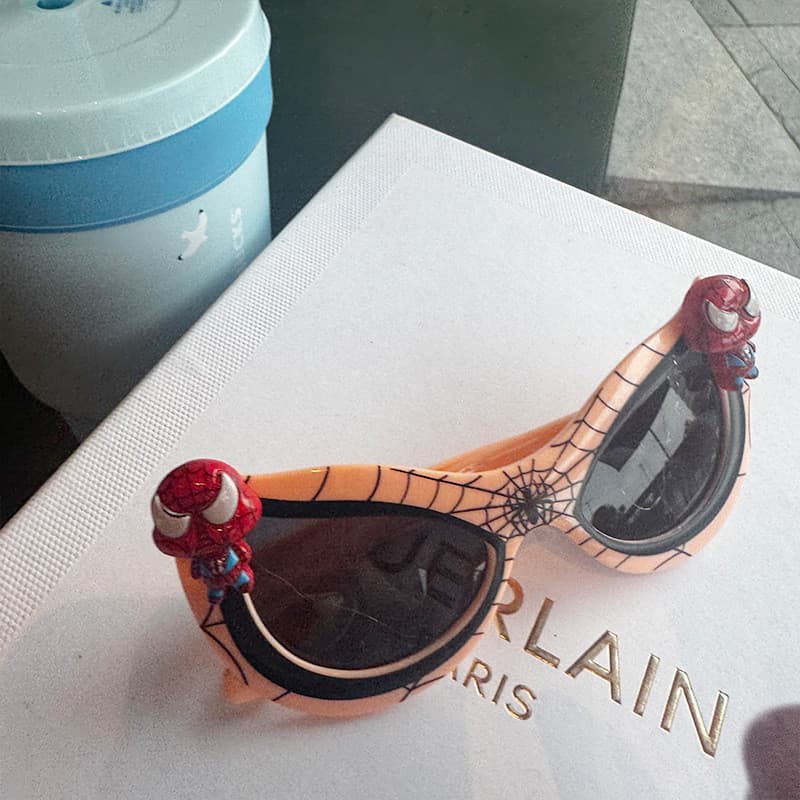 แว่นกันแดดเด็ก Spider-Man ม่านบังแดด UV สำหรับของขวัญ ดีไซน์เท่ห์ รูปที่ 6