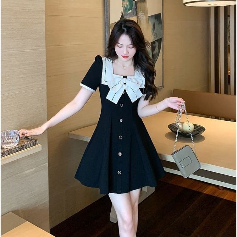 Betty house ชุดเดรสผู้หญิง มินิเดรสน่ารัก ชุดผู้หญิงสีดํา แต่งโบว์แขนสั้น คอเหลี่ยม สไตล์เฮปเบิร์น รูปที่ 4