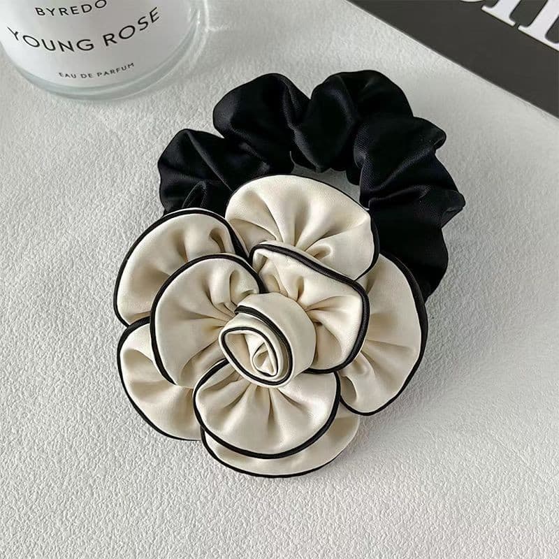 ฝรั่งเศส Elegant Camellia ดอกไม้ Scrunchy แหวนผมแฟชั่น Niche All-Match ต่ําหางม้าเชือกผมความยืดหยุ่นสูงหรูหราอุปกรณ์เสริมผม รูปที่ 7