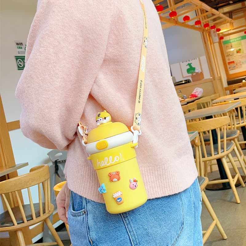ขวดน้ำแก้ว มีหลอดดูด ลายการ์ตูนสุดคิวท์ พร้อมสายคล้อง พกพาง่าย กันร้อน 500ml ใน24ชั่วโมงจากกรุงเทพ รูปที่ 4