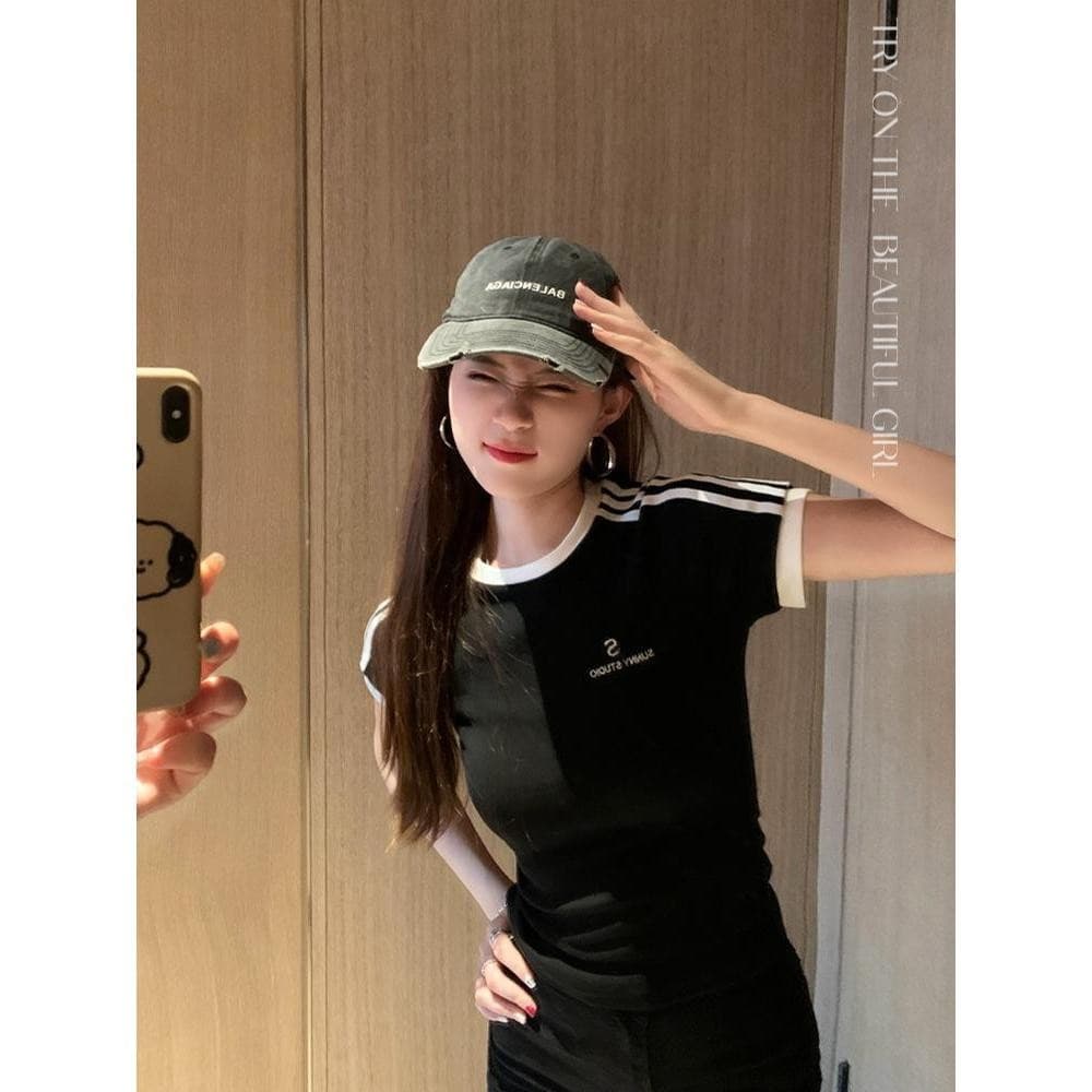 cherryshop เสื้อยืดรัดรูปผู้หญิง เสื้อคอกลมแฟชั่น แขนสั้นพิมพ์ลาย ย้อนยุคการประกบ สไตล์อเมริกัน รูปที่ 3
