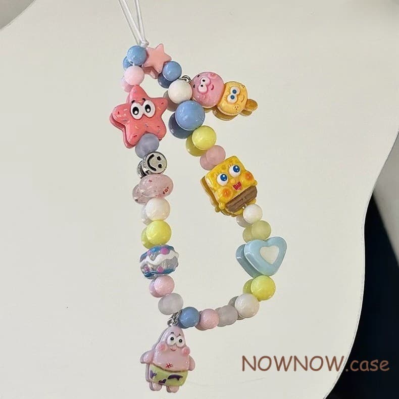 การ์ตูนน่ารักสร้อยข้อมือ 3D ตุ๊กตา SpongeBob SquarePants M เชือกถั่วพวงกุญแจหูฟังบลูทูธจี้เหมาะสําหรับโทรศัพท์มือถือทุกยี่ห้อและรุ่น รูปที่ 4
