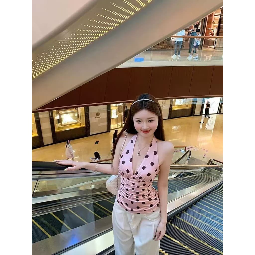 Fariyคลังสินค้าพร้อม เสื้อกั๊กคอวีพิมพ์ลายจุดสีชมพูสไตล์สาวไฮสตรีทจากกรุงเทพฯ สำหรับผู้หญิง ทรงเข้ารูป เข้ารูป รูปที่ 2