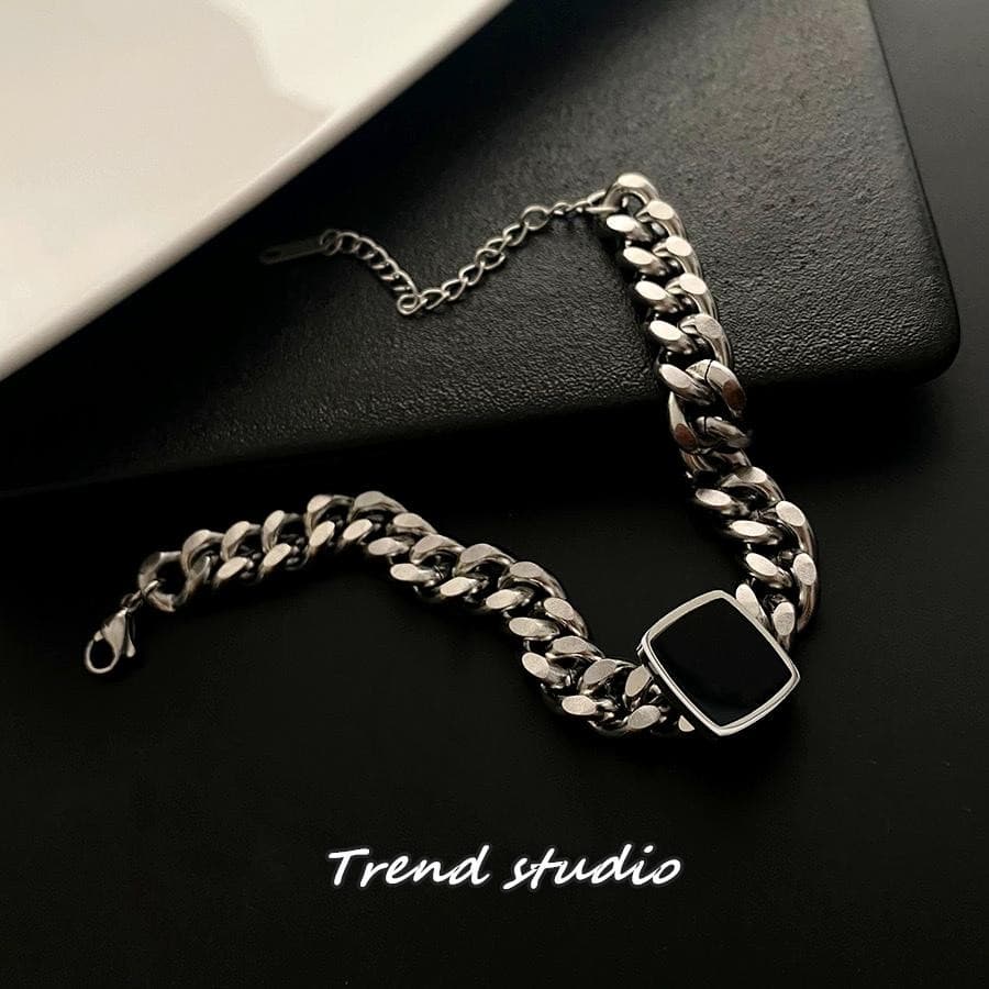 สร้อยข้อมือสี่เหลี่ยมสีดำทันสมัย ​​ทำจากเหล็กไทเทเนียมและจะไม่ซีดจาง สามารถสวมใส่ได้ทั้งชายและหญิง รูปที่ 5