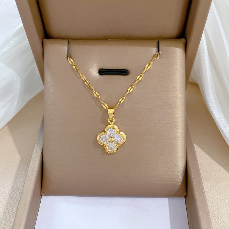 Ins สไตล์ Micro-Inlaid Zircon Four-Leaf Clover จี้ไทเทเนียมเหล็กสร้อยคอ All-Match สาว Clavicle Chain ของขวัญต้องมี รูปที่ 5