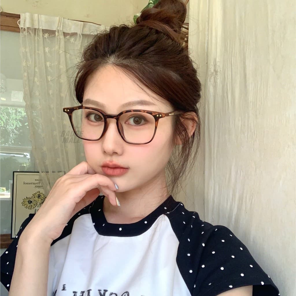 แว่นสายตาสั้น / สายตายาว แว่นแฟชั่นUnisexทรงเหลี่ยม เลนส์ออกแดดเปลี่ยนสีอัตโนมัติกันแสงUV400 กรองแสงสีฟ้าได้100% G20 รูปที่ 2