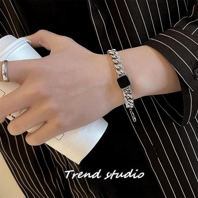 สร้อยข้อมือสี่เหลี่ยมสีดำทันสมัย ​​ทำจากเหล็กไทเทเนียมและจะไม่ซีดจาง สามารถสวมใส่ได้ทั้งชายและหญิง รูปที่ 6