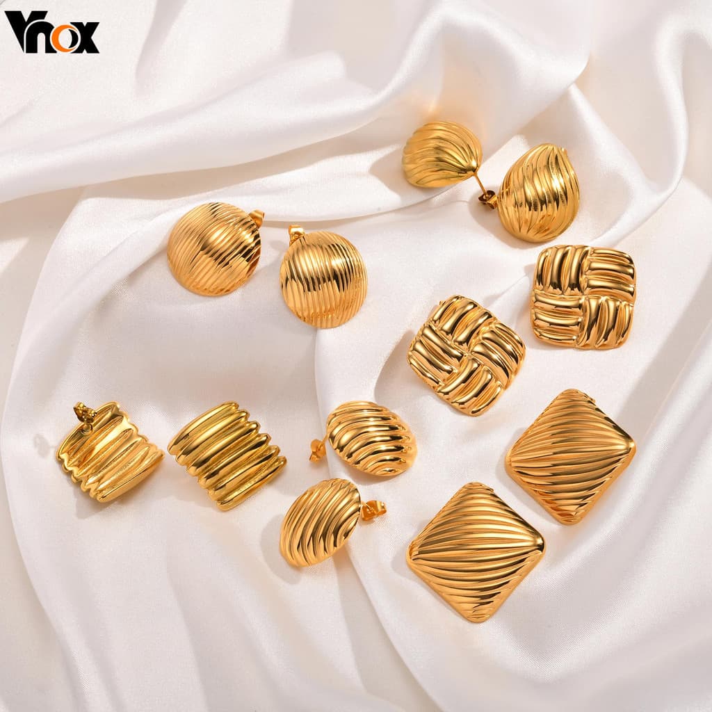 Vnox Vintage Geometric Stud ต่างหูสําหรับสาว,18K Gold Wave Line Square Texture โลหะ,สแตนเลสต่างหูเครื่องประดับ รูปที่ 1