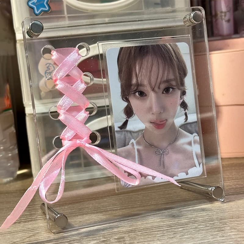 กรอบรูปอะคริลิค Kpop Photocard Stand Idol CD กรอบรูปการ์ด Protector กรอบจอแสดงผลเดสก์ท็อปตกแต่ง รูปที่ 8