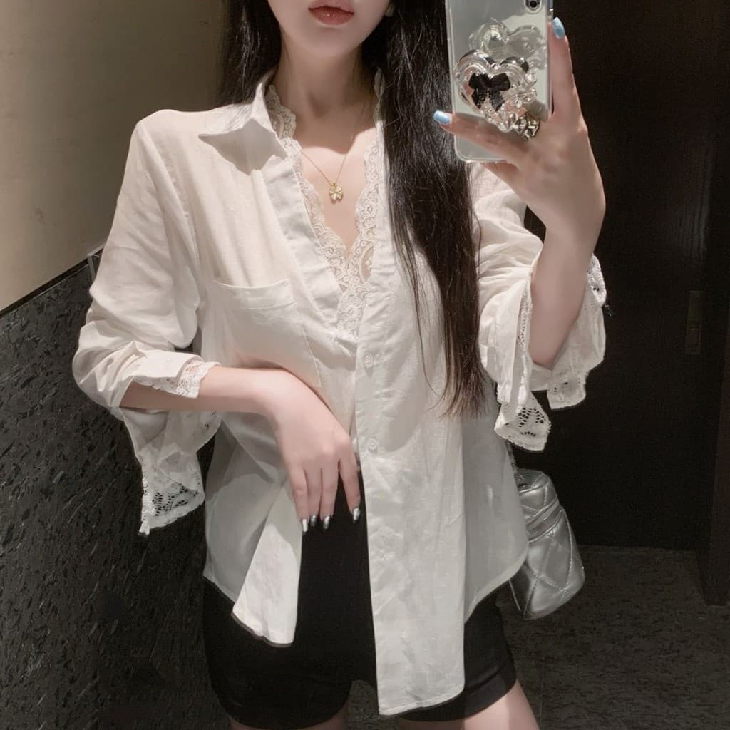 เสื้อเชิ้ตผ้าฝ้ายและผ้าลินินสีขาวคอวีปลอมสองชิ้นสำหรับผู้หญิงฤดูร้อนเสื้อกันแดดลูกไม้ยาวกลาง รูปที่ 6